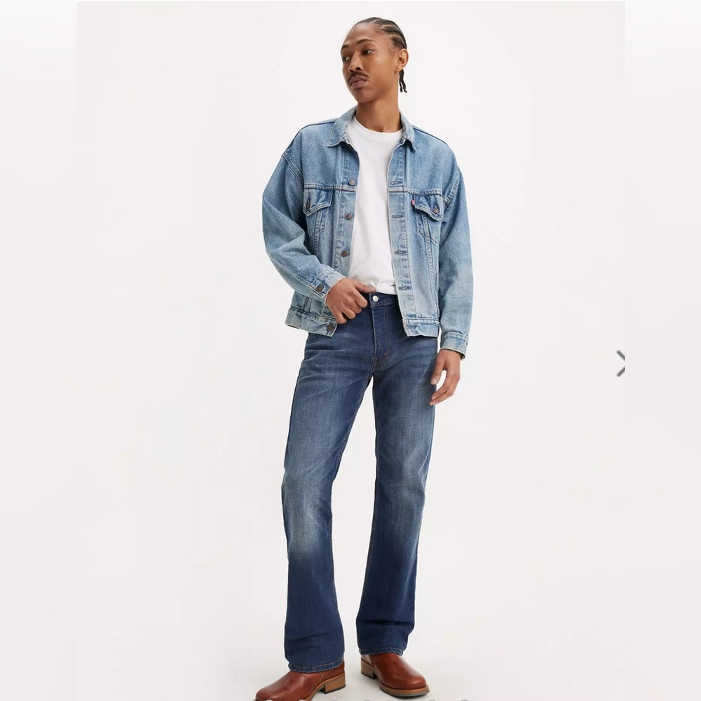 Levi's Blue Bootcut Jeans with Classic Style